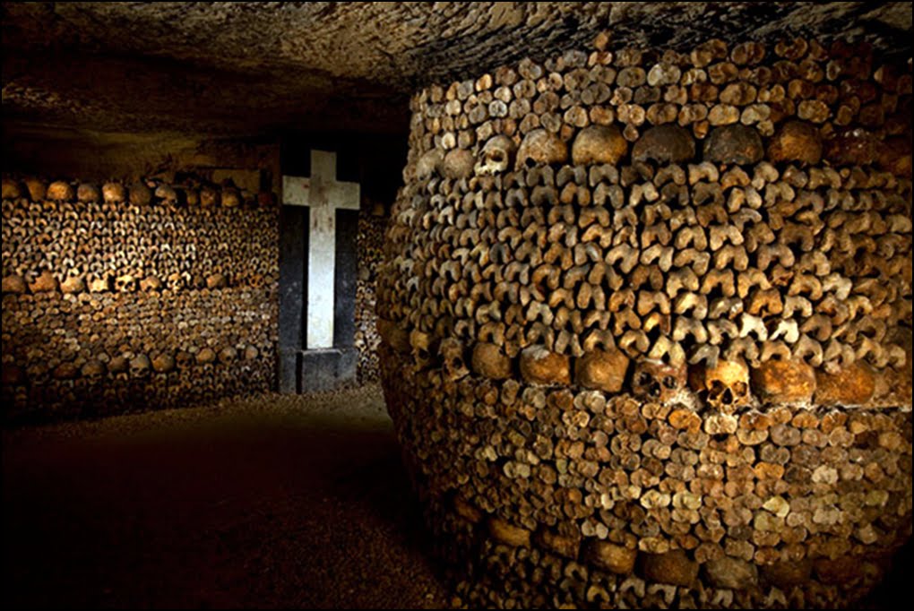 Incredible tunnel complex for millions of skeletons in Paris, France